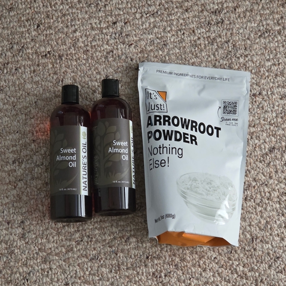 Nature's Oil Sweet Almond Oil and Arrowroot Powder Set - Picture 1 of 3